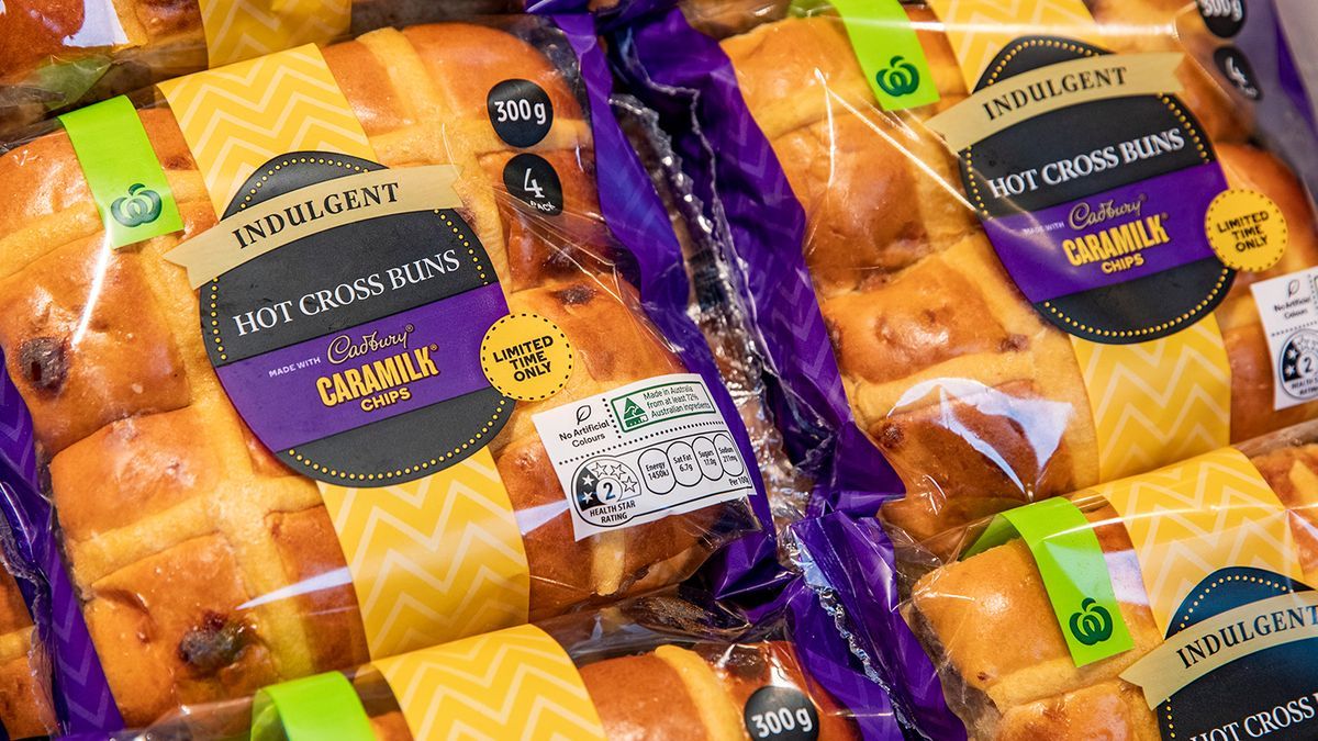 Cadbury Caramello Chocolate Hot Cross Buns Filled with Caramel product image